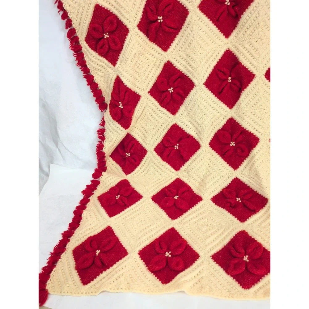 VTG  Granny Nantucket Poinsettia Afghan 87